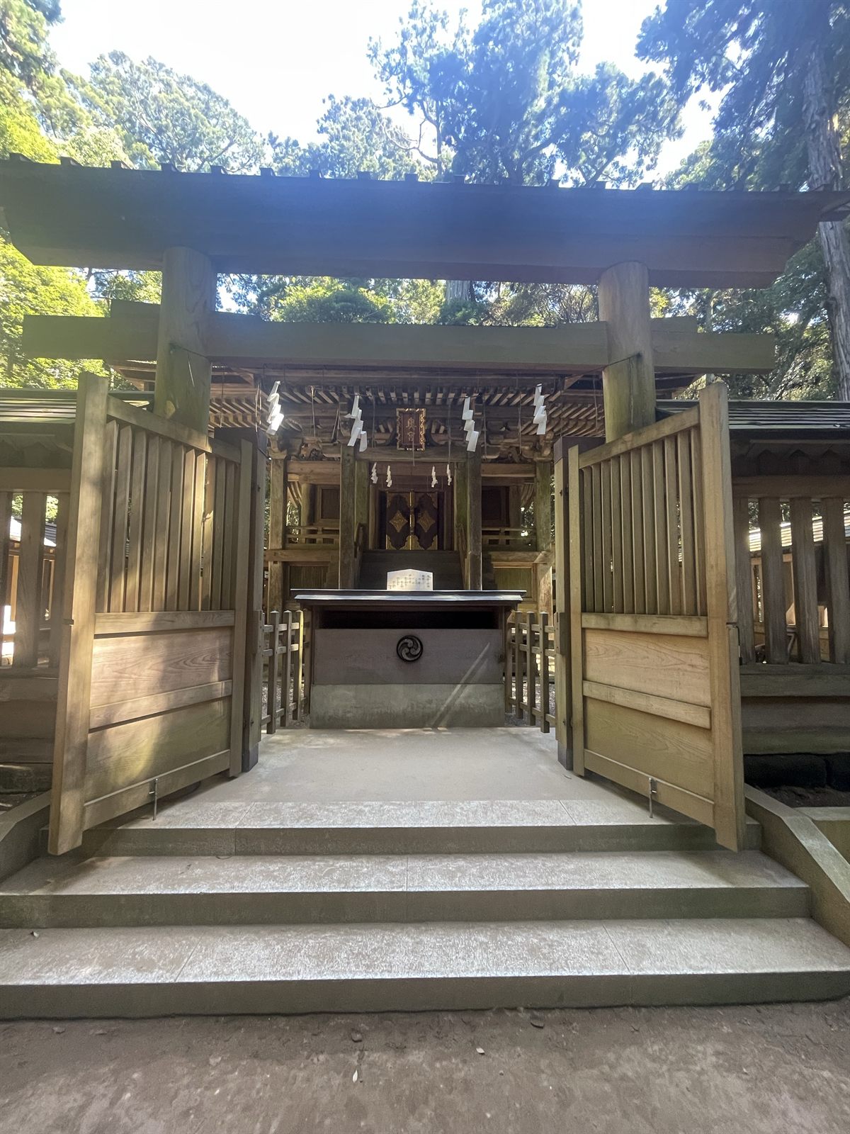奥参道の先に鎮座する奥宮