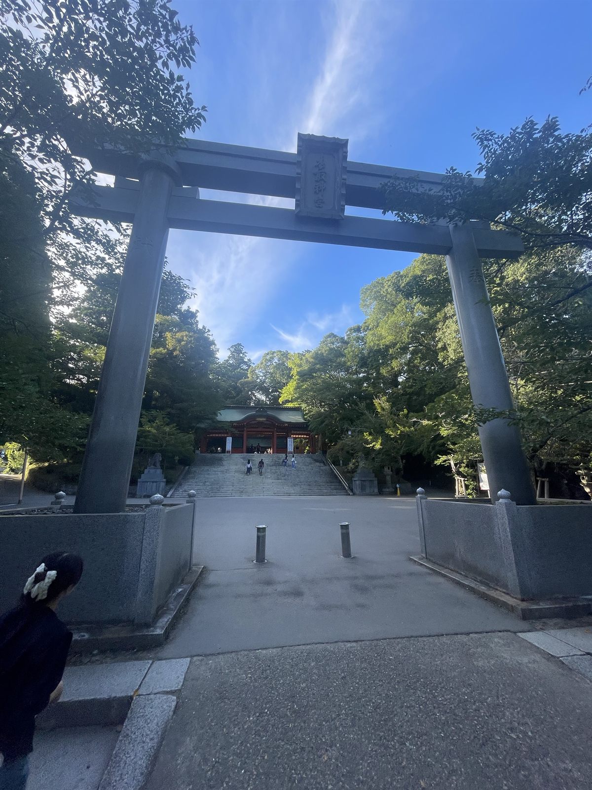 参道に建つ鳥居